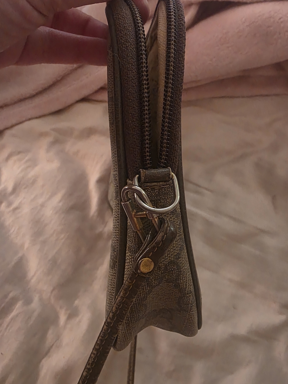 Vintage Gucci Beige and Brown Monogram Crossbody - Picture 5 of 7